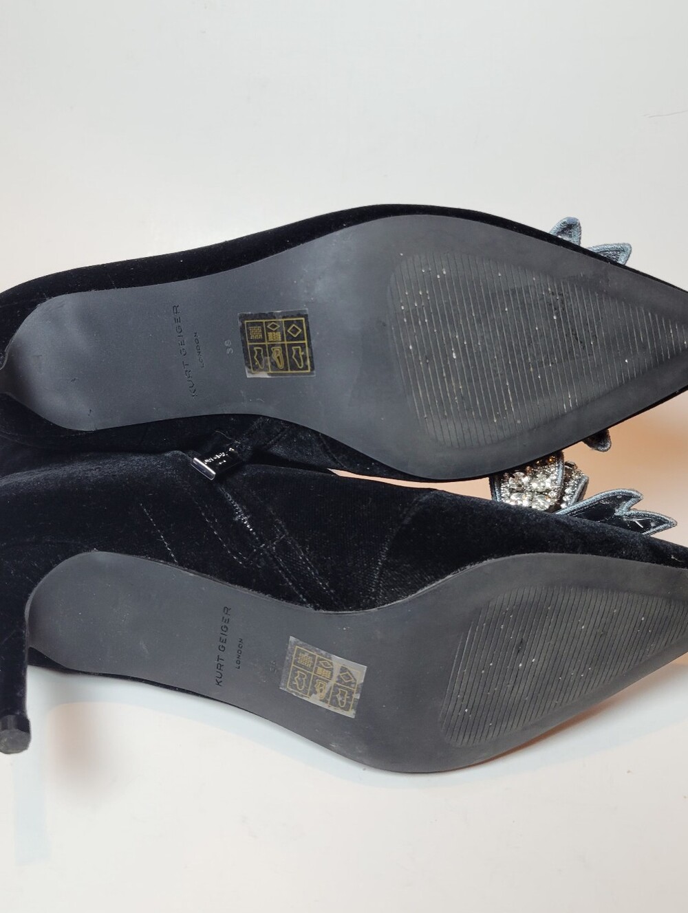 Kurt Geiger sz 38 Belgravia Bow Black Velvet Pointed Toe Ankle Boot Rhinestone - Picture 5 of 9